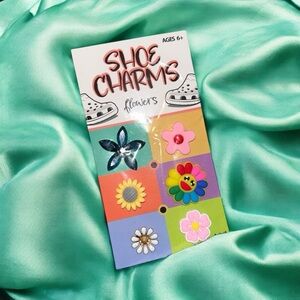 Flower Shoe Charms 6 Per Pack